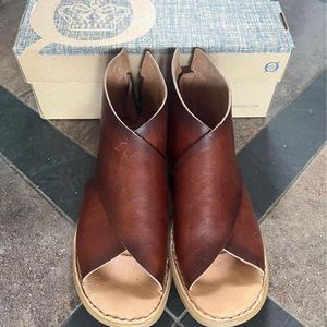Born, Iwa sandal, dark tan, 2023 season, one owner, size 8